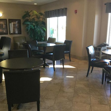 Hotel Ramada By Wyndham Brooks Extérieur photo