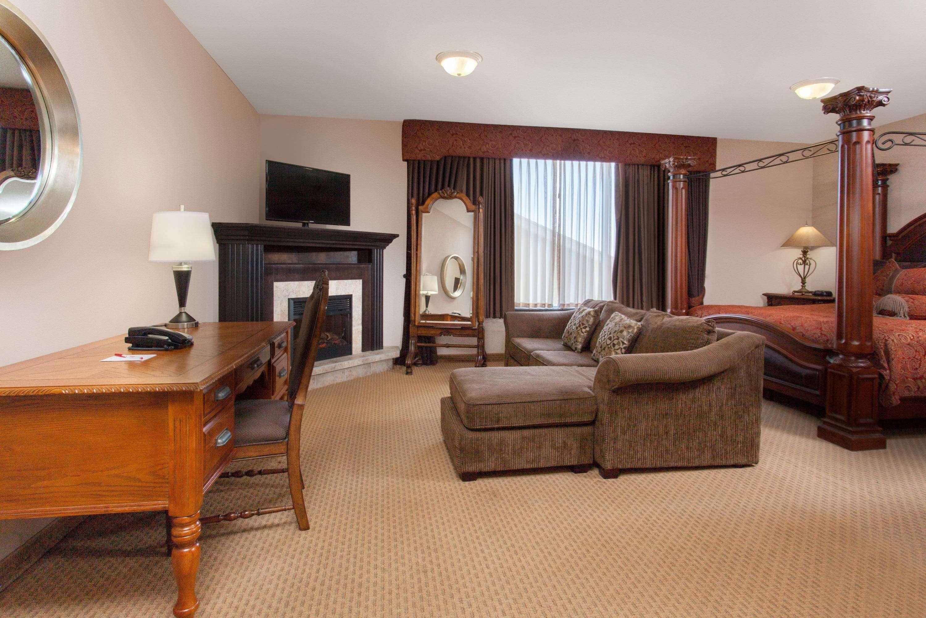 Hotel Ramada By Wyndham Brooks Extérieur photo