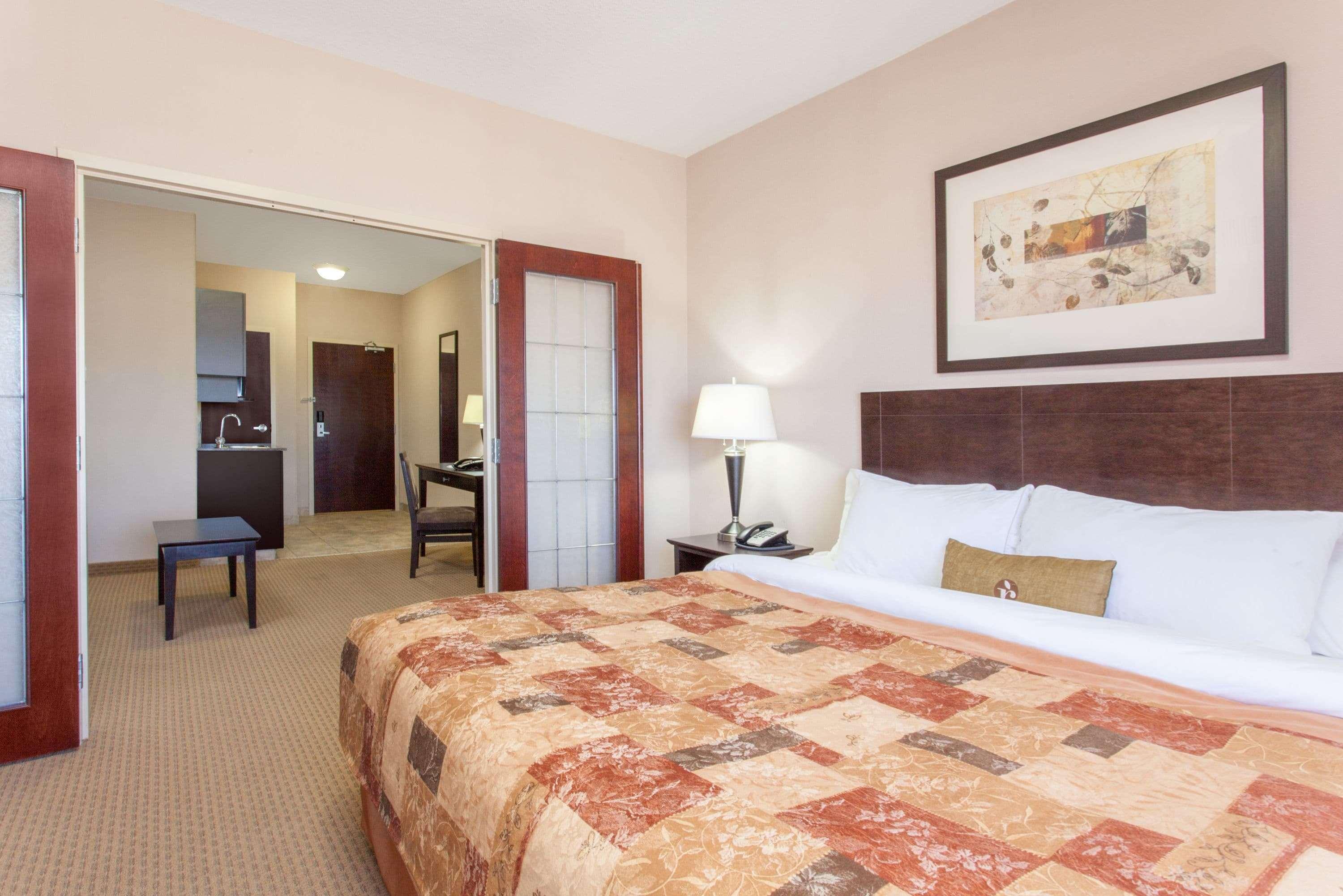 Hotel Ramada By Wyndham Brooks Extérieur photo