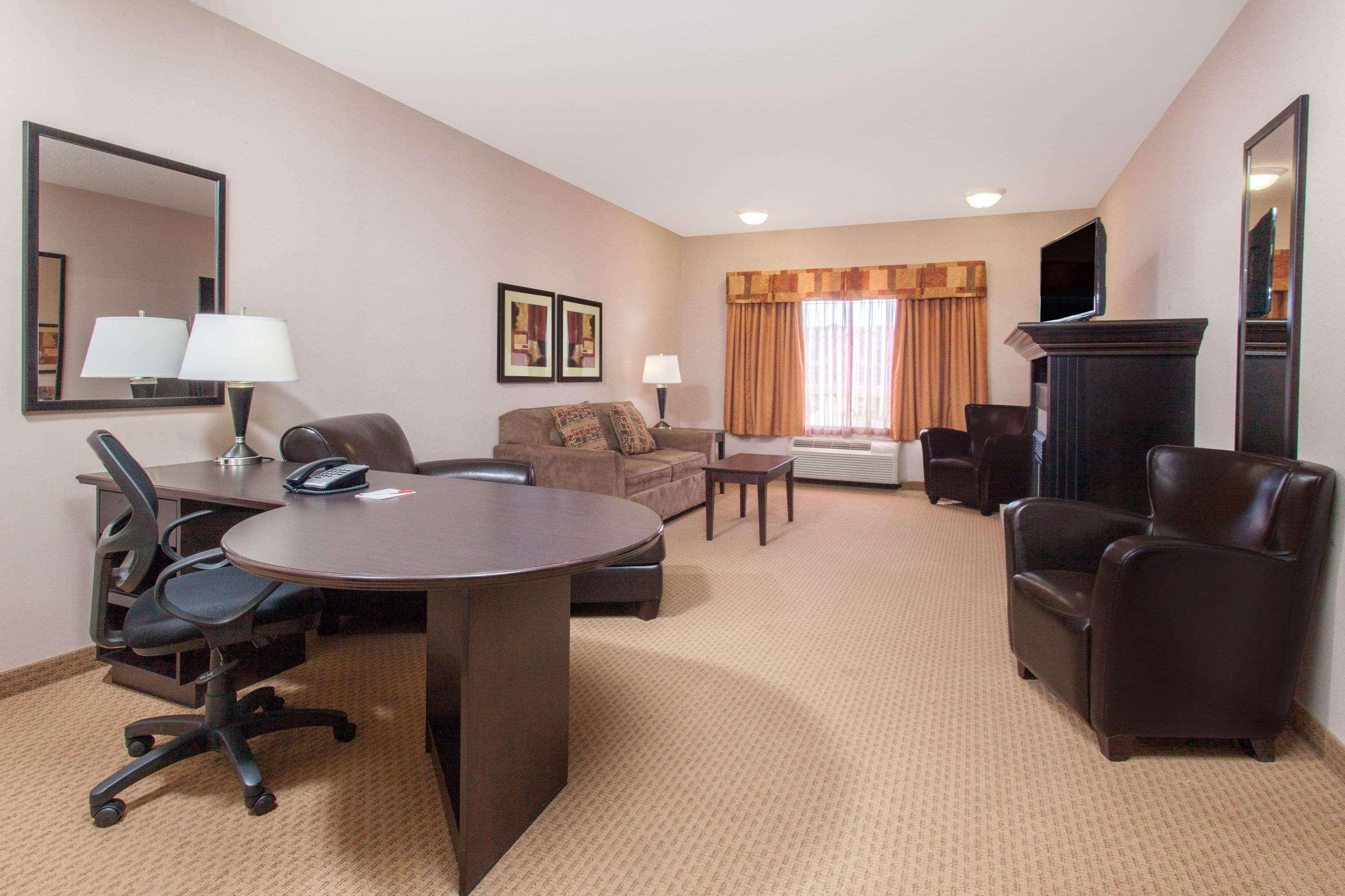 Hotel Ramada By Wyndham Brooks Extérieur photo