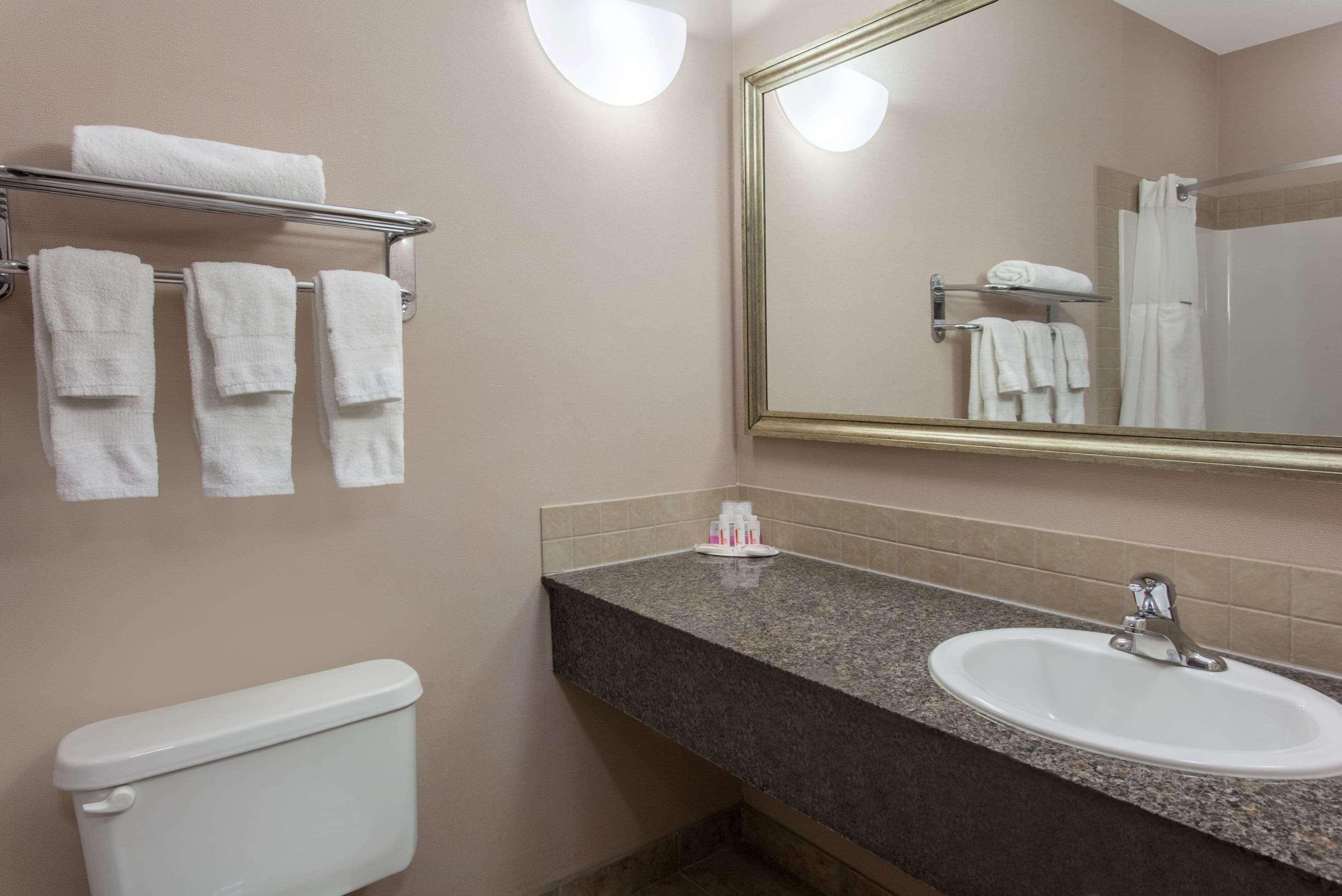Hotel Ramada By Wyndham Brooks Extérieur photo