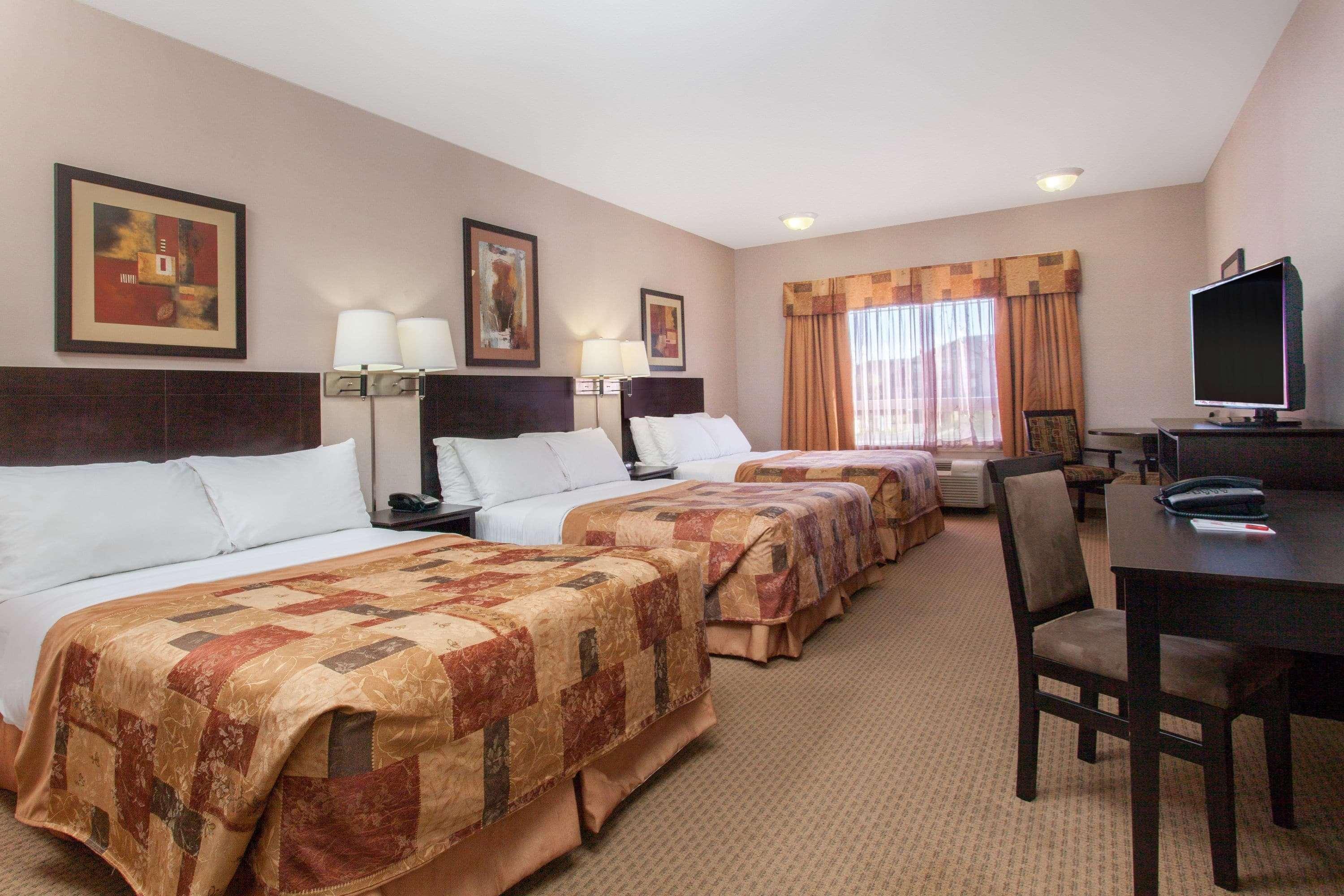 Hotel Ramada By Wyndham Brooks Extérieur photo
