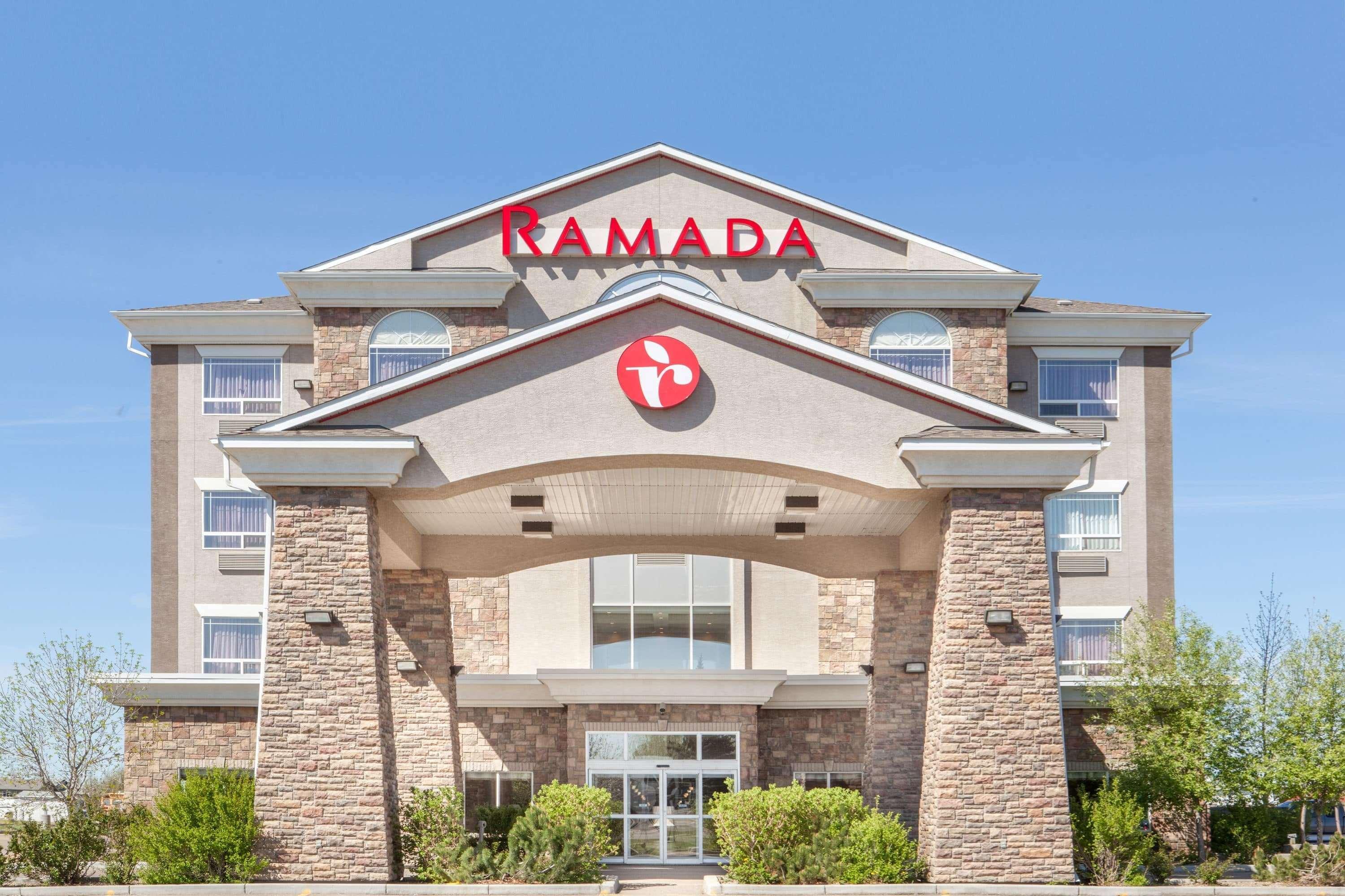 Hotel Ramada By Wyndham Brooks Extérieur photo