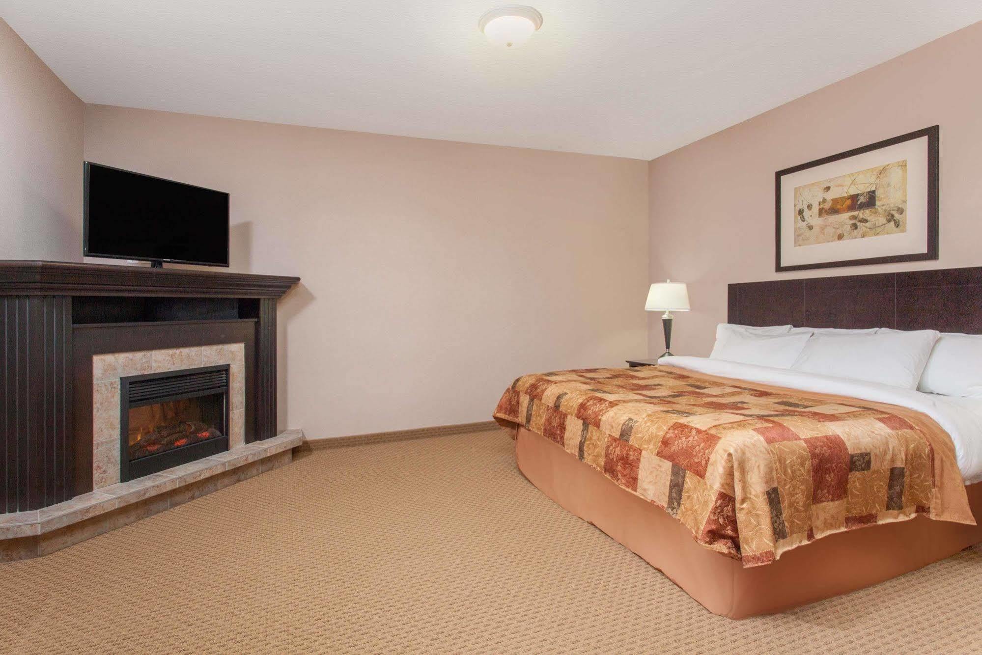 Hotel Ramada By Wyndham Brooks Extérieur photo