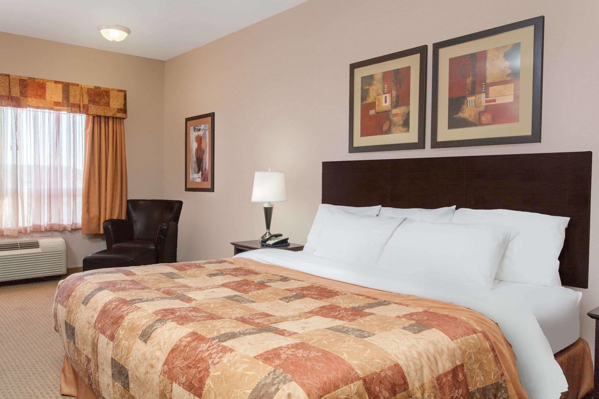 Hotel Ramada By Wyndham Brooks Extérieur photo