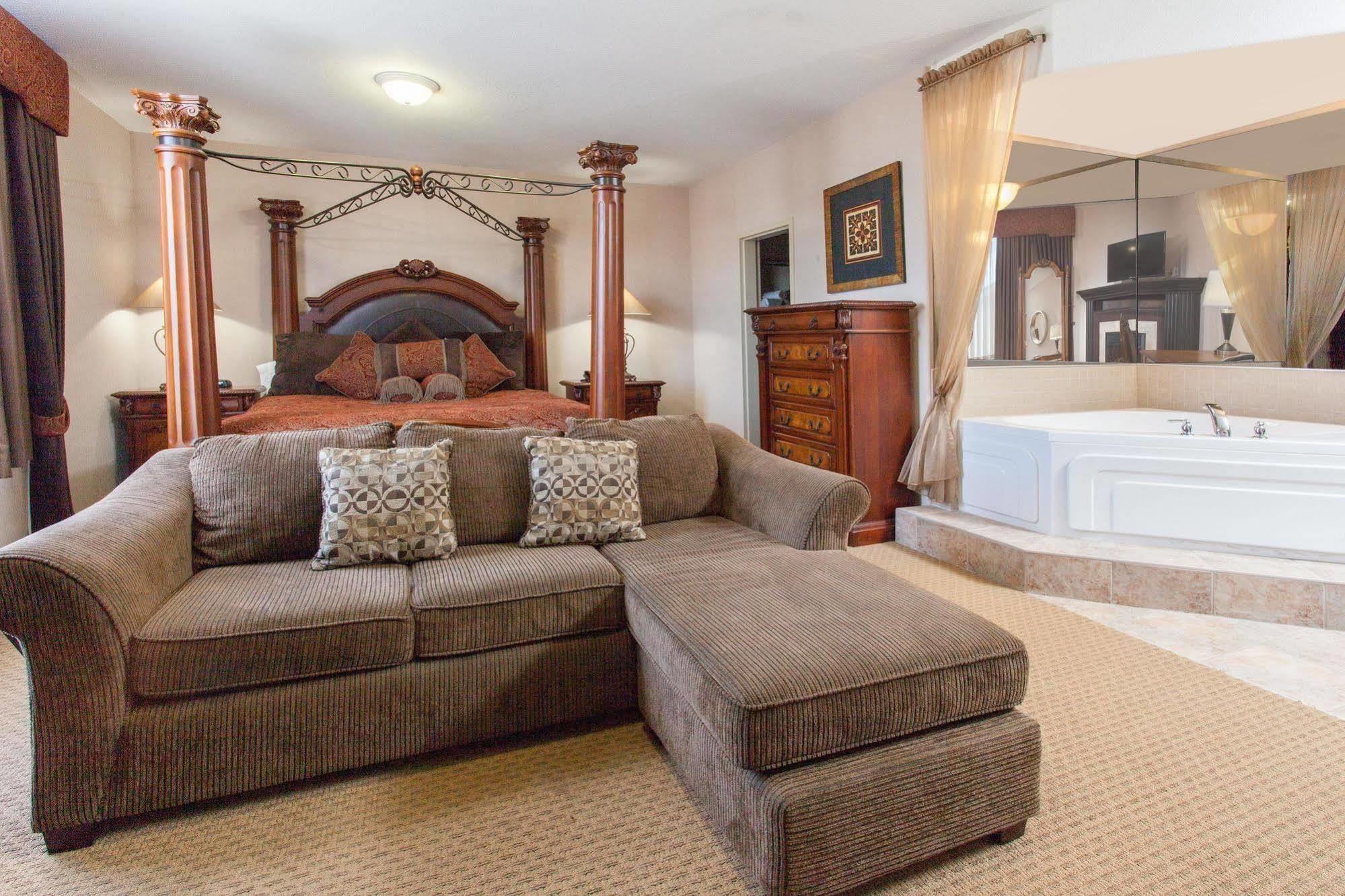 Hotel Ramada By Wyndham Brooks Extérieur photo
