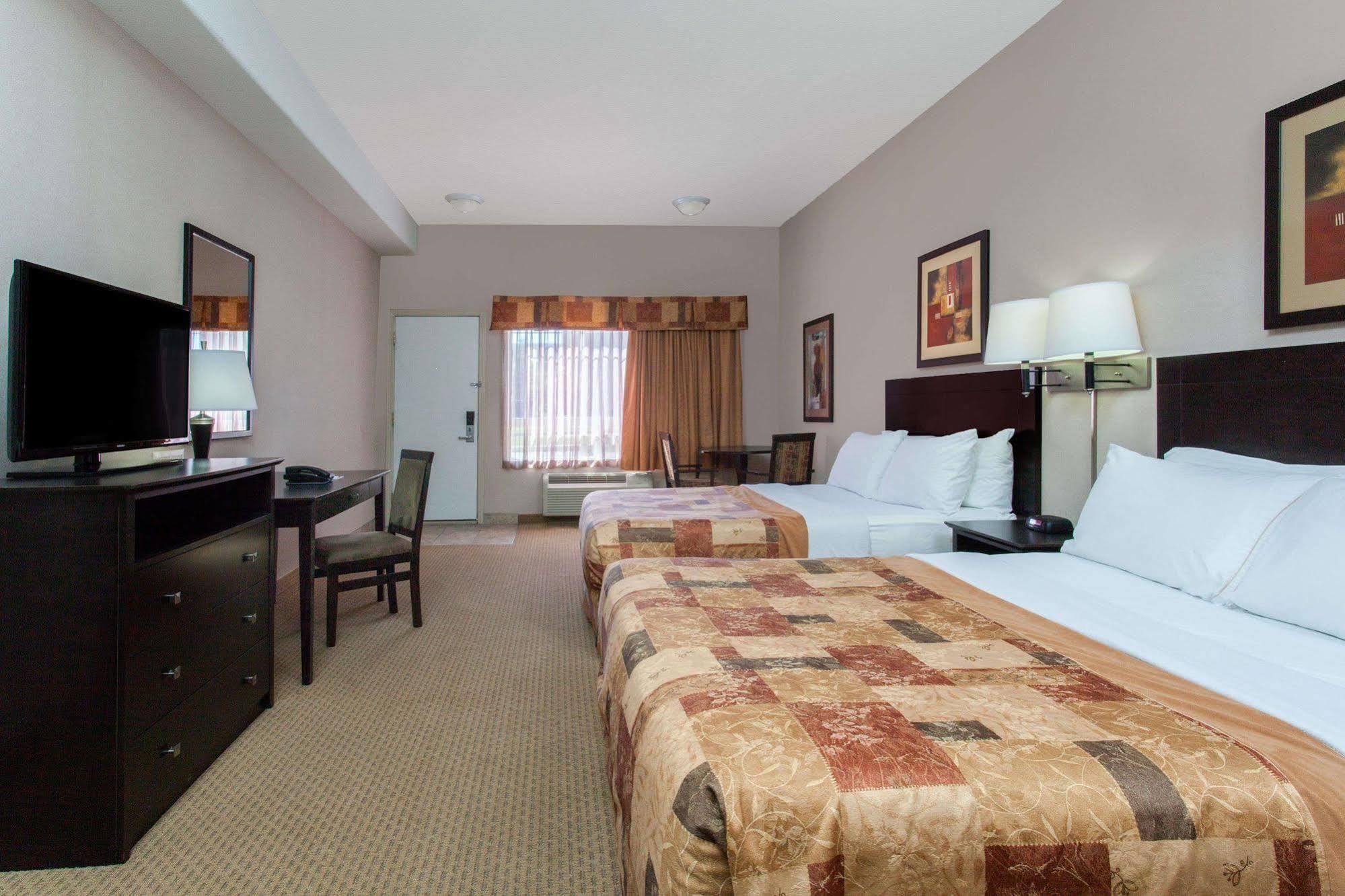 Hotel Ramada By Wyndham Brooks Extérieur photo