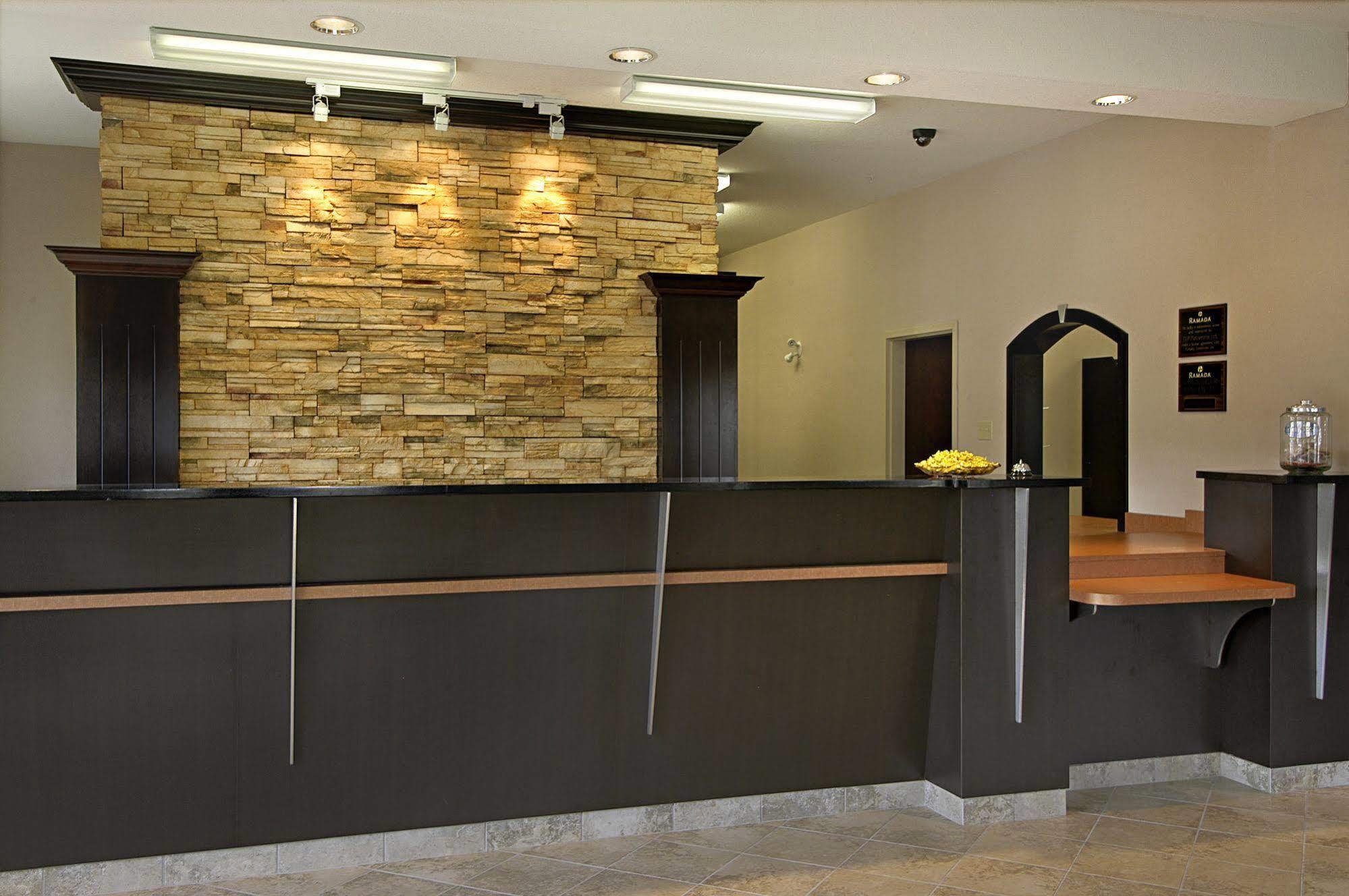 Hotel Ramada By Wyndham Brooks Extérieur photo