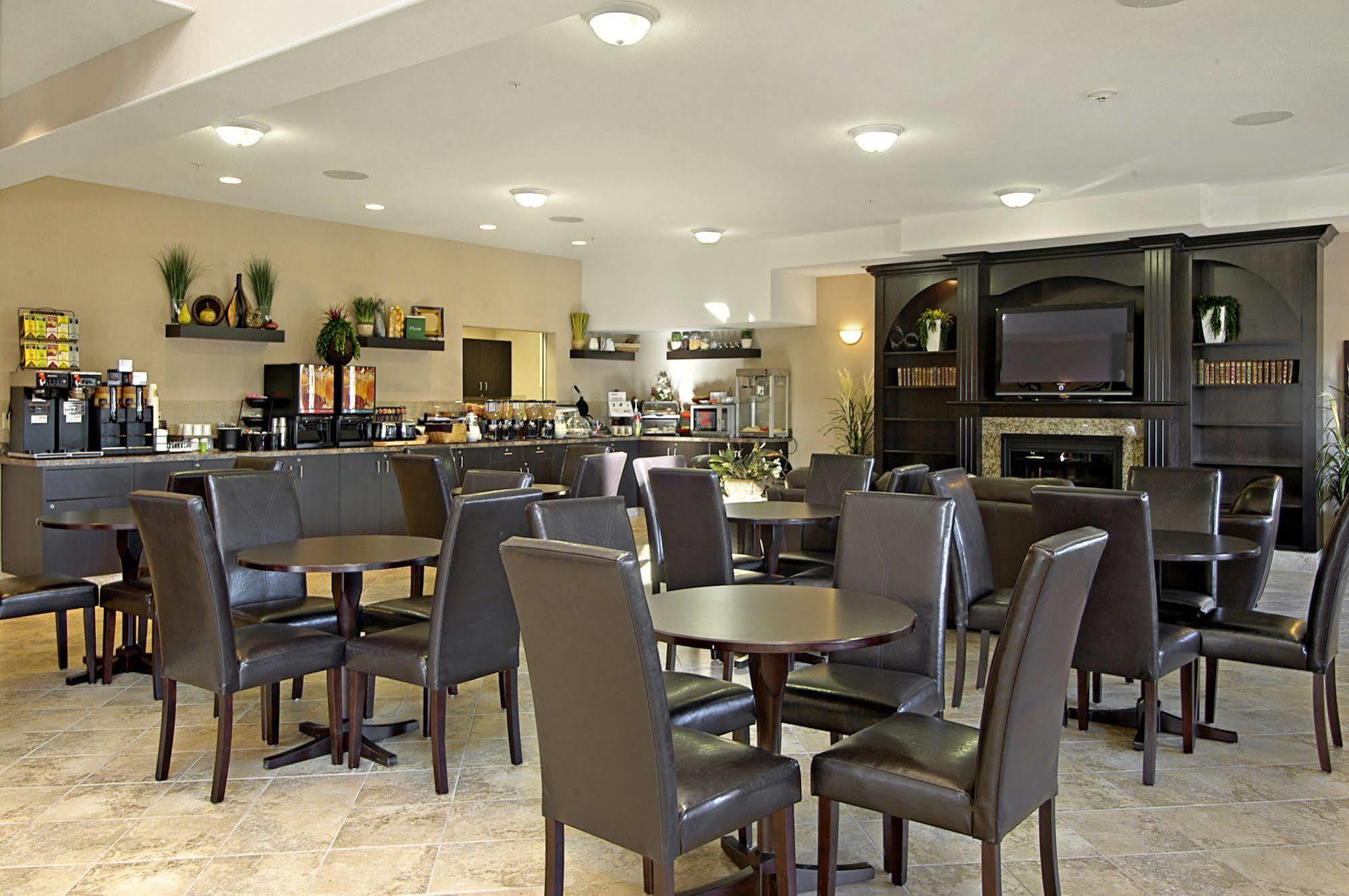 Hotel Ramada By Wyndham Brooks Extérieur photo